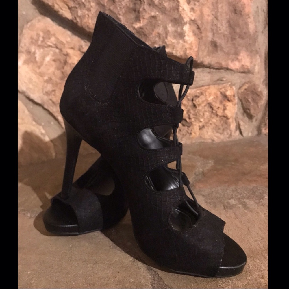 Jennifer Lopez black heels S:8.5 EUC